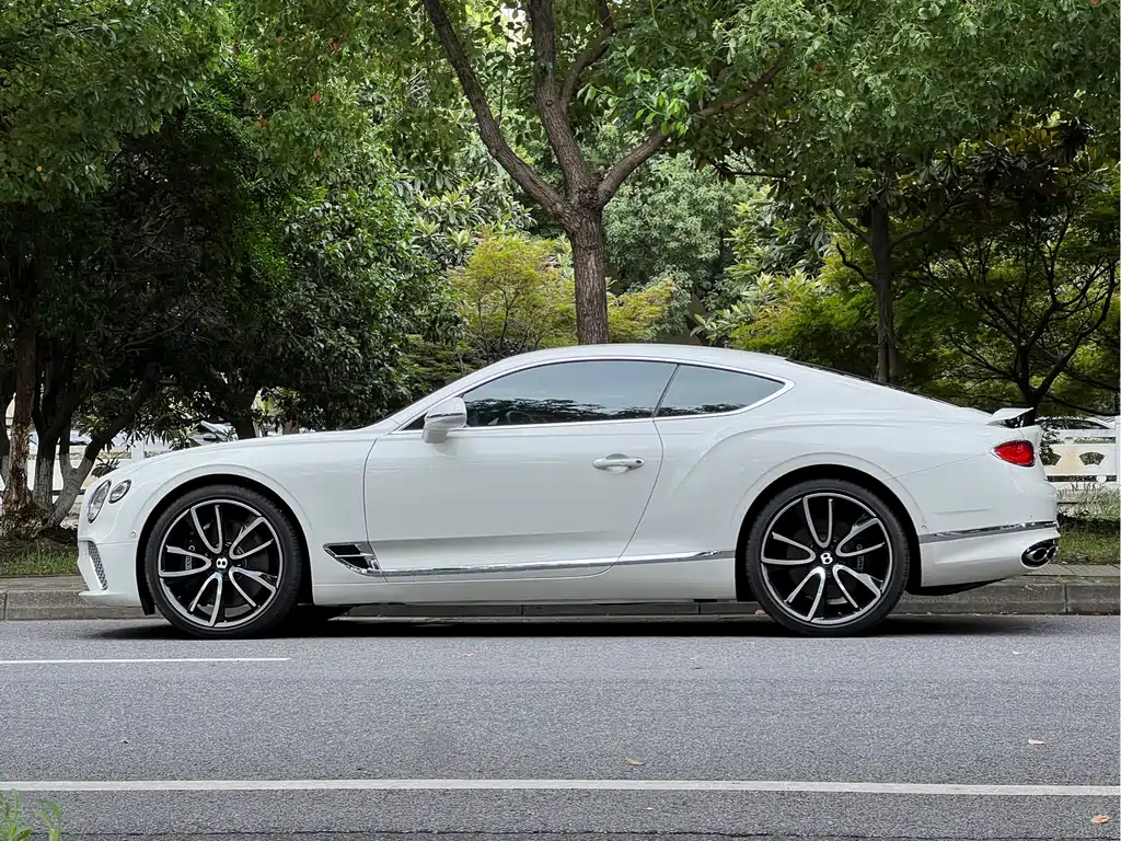 Bentley Continental 2021 — фото 7