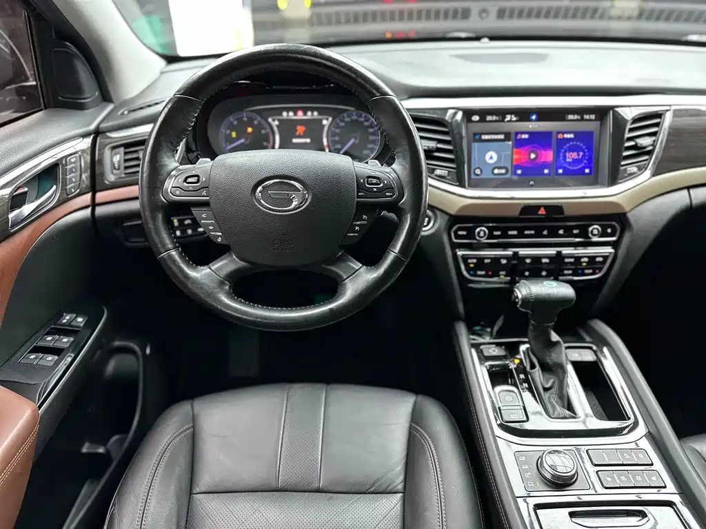GAC Trumpchi GS8 2017 — фото 11