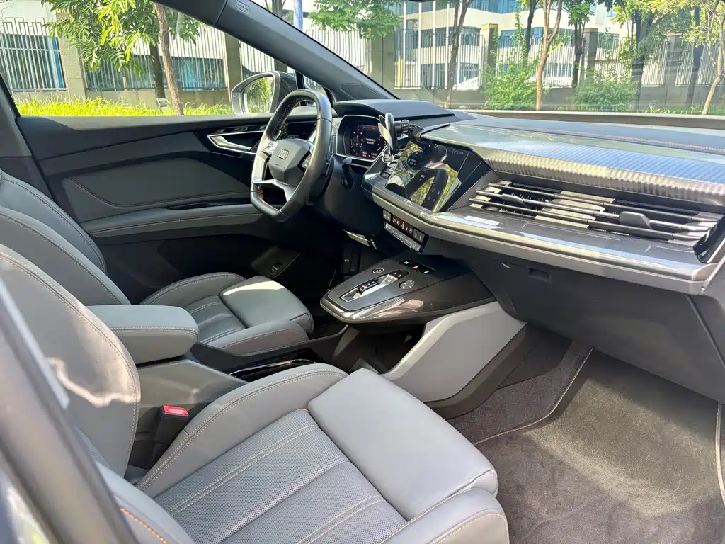 Audi Q4 E-Tron 2023 — фото 17