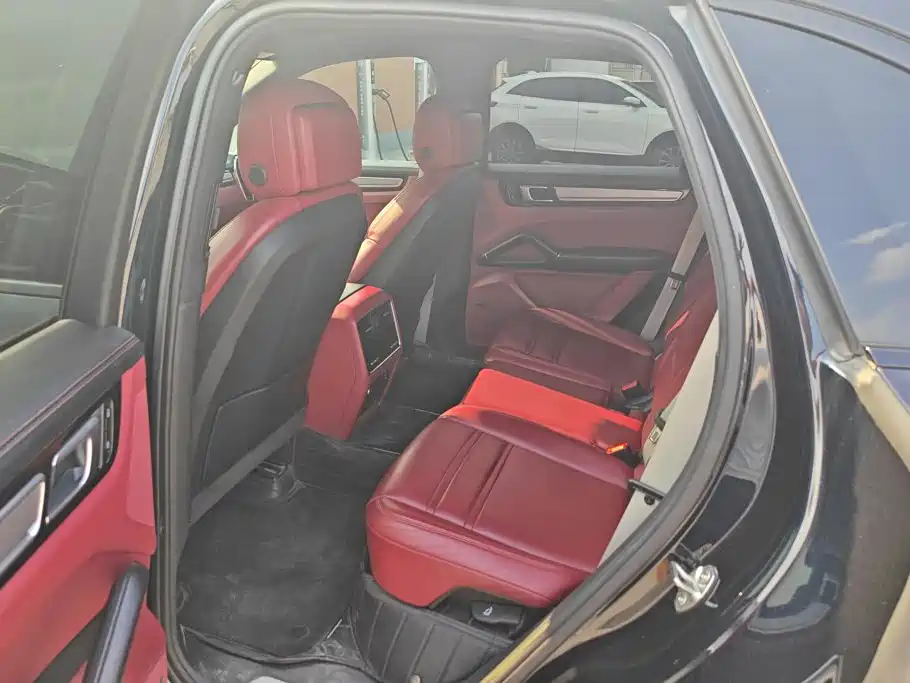 Porsche Cayenne 2023 — фото 11