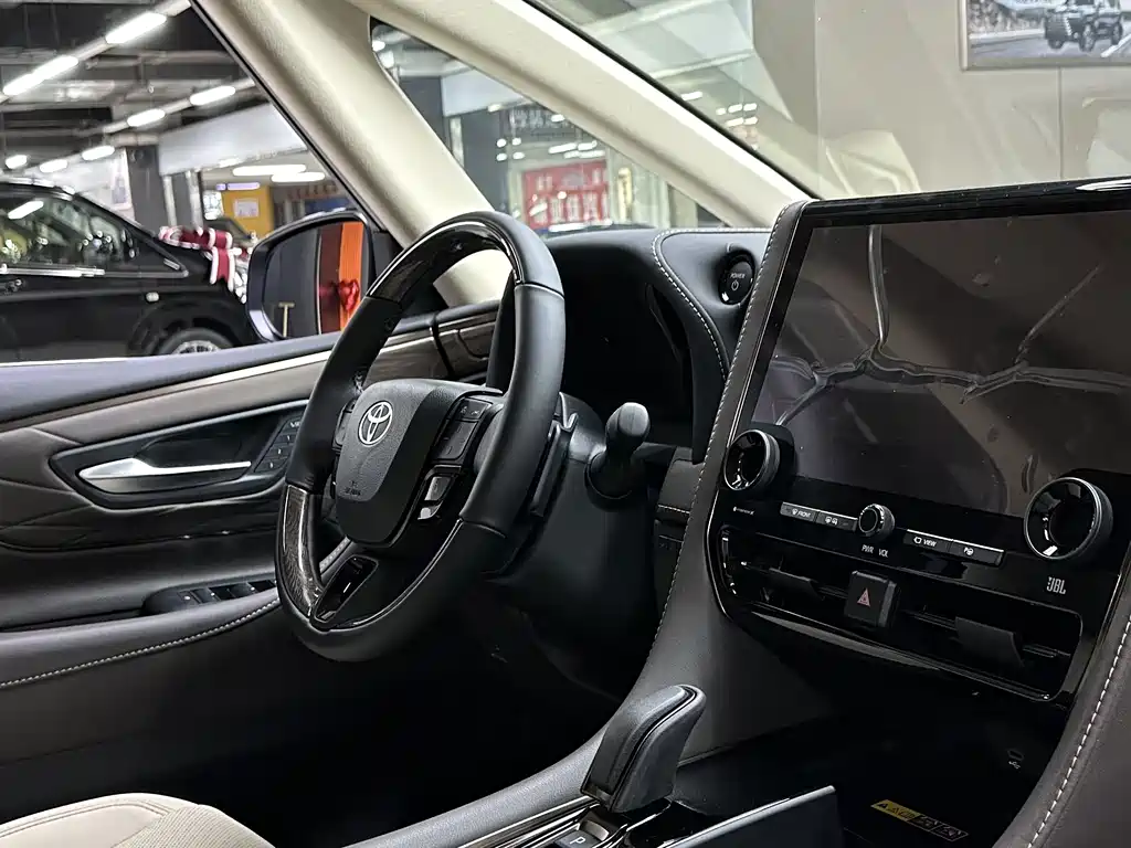 Toyota Alphard 2024 — фото 12