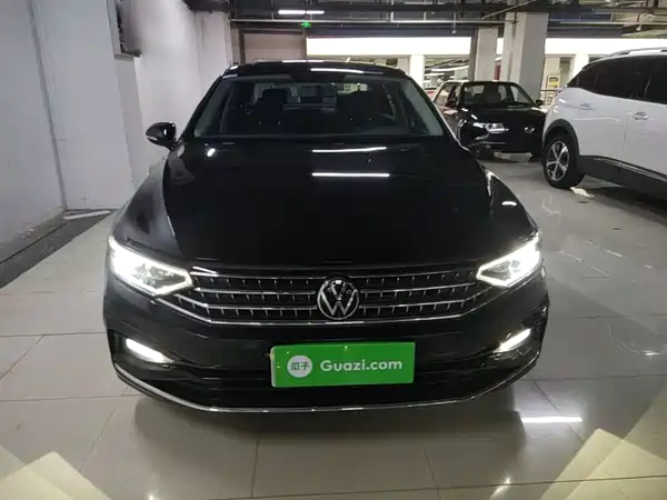 Volkswagen Magotan 2025