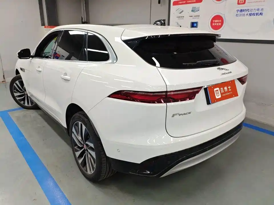 Jaguar F-PACE 2022 — фото 11