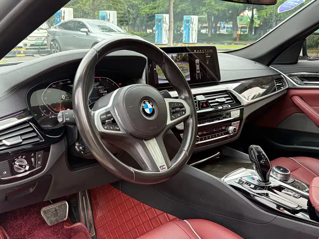 BMW 5 Series 2021 — фото 15