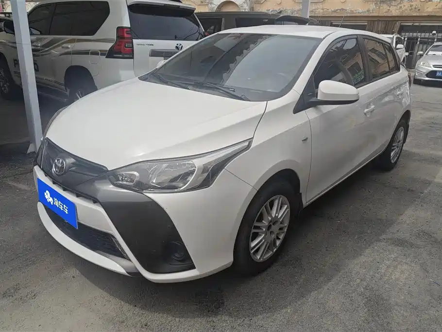 Toyota Yaris L 2017 — фото 1