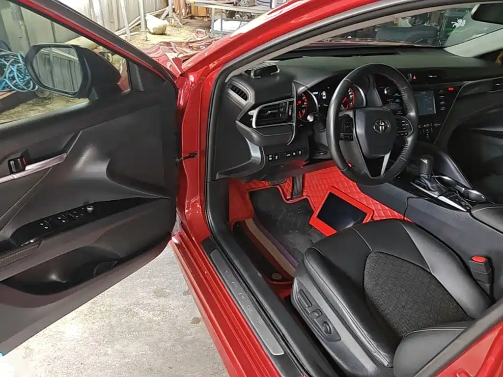 Toyota Camry 2018 — фото 16