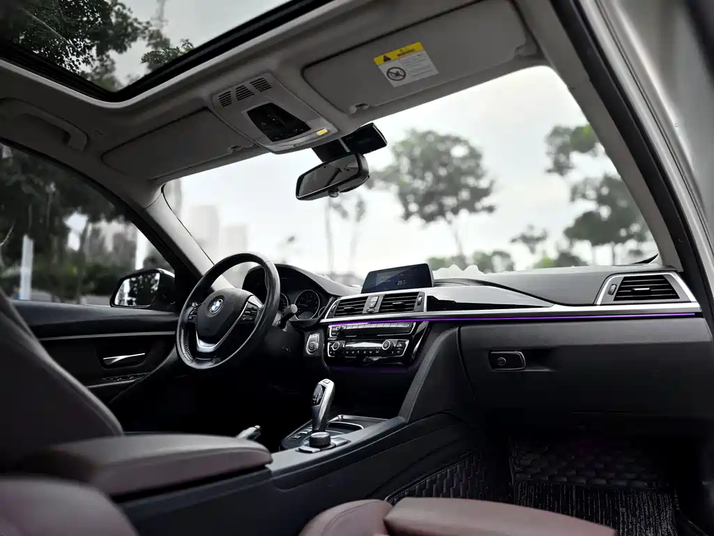 BMW 3 Series 2018 — фото 11