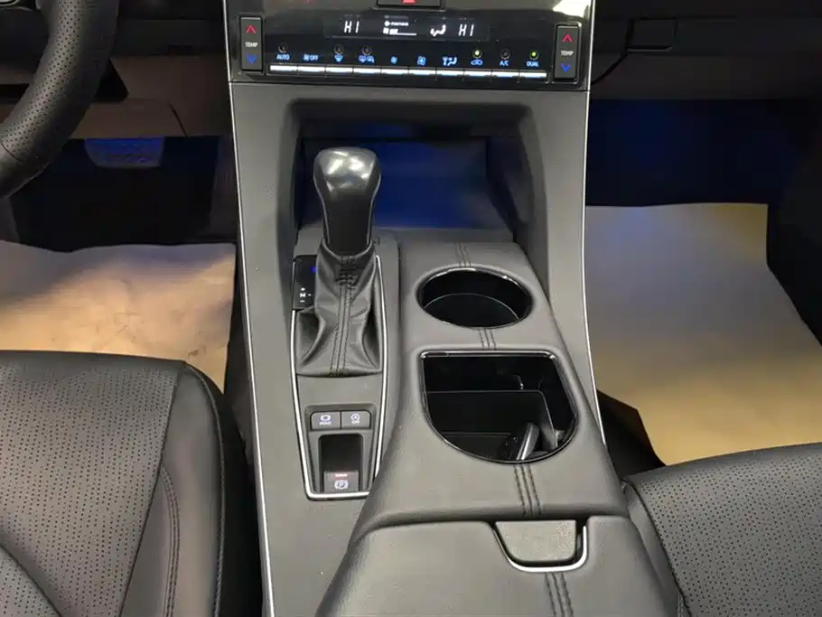 Toyota Avalon 2020 — фото 15