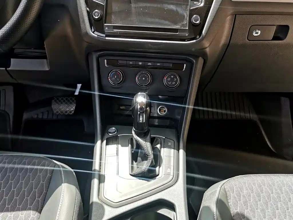 Volkswagen Tiguan L 2017 — фото 11