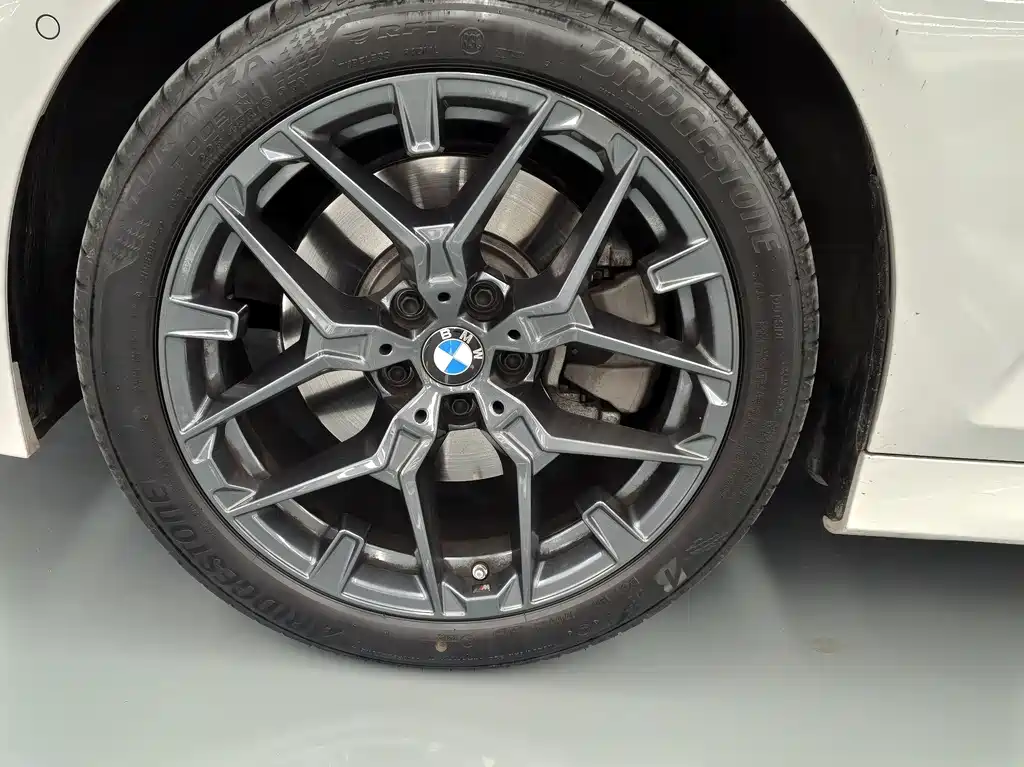 BMW 3 Series 2025 — фото 15