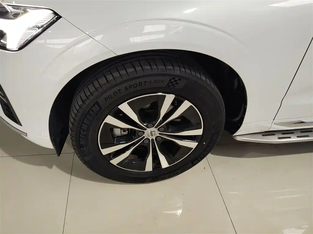 Volvo XC60 2022 — фото 24