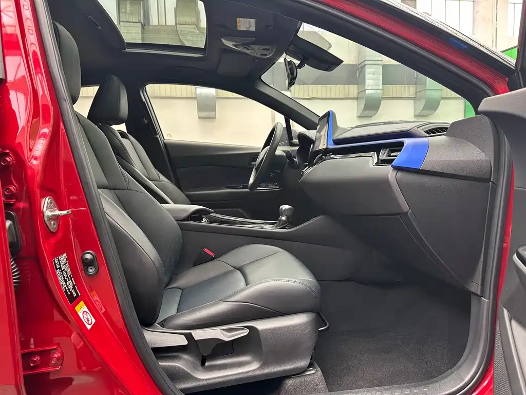 Toyota C-HR 2020 — фото 13