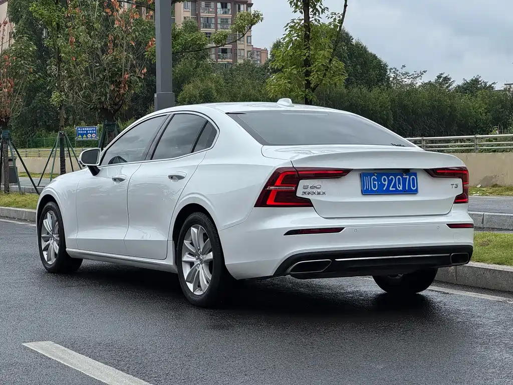 Volvo S60 2021 — фото 15