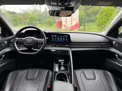 Hyundai Elantra 2022