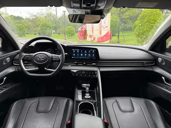 Hyundai Elantra 2022