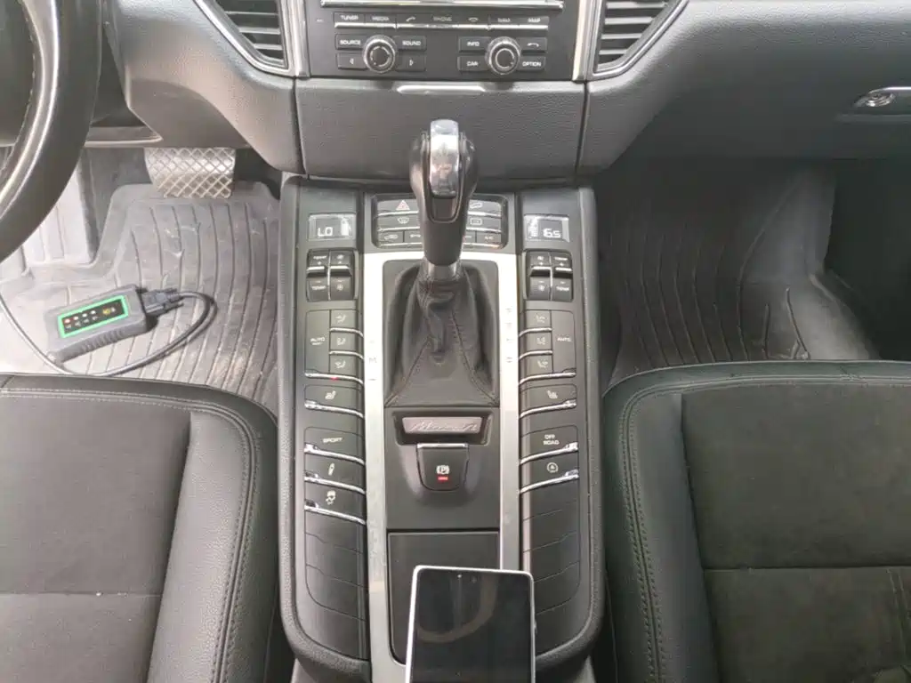 Porsche Macan 2015 — фото 14