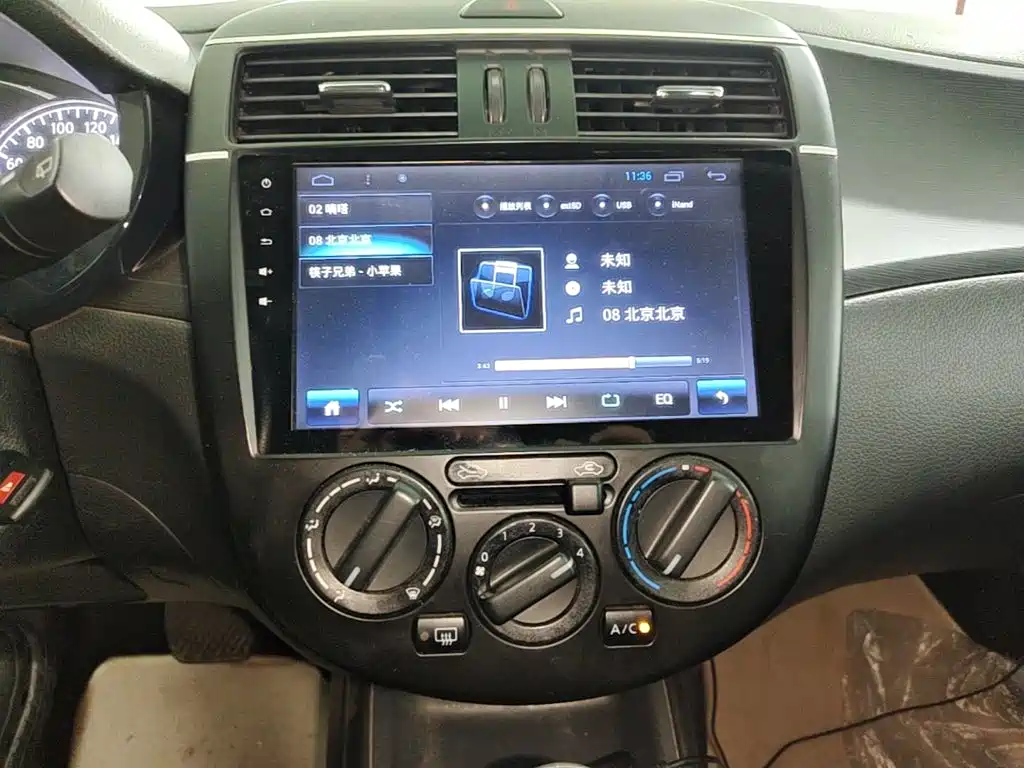 Nissan Tiida 2015 — фото 13