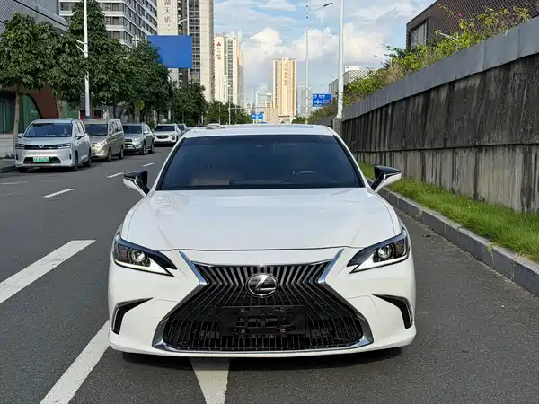 Lexus ES 2020