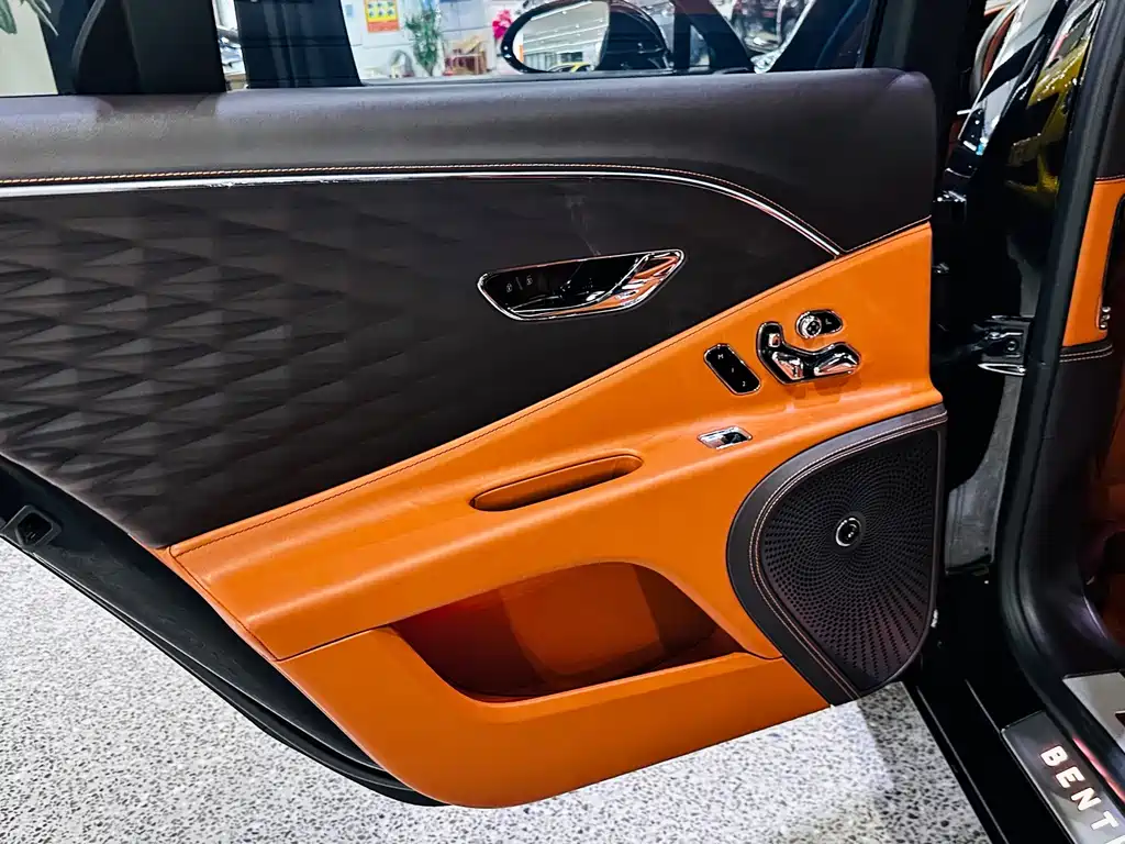 Bentley Flying Spur 2022 — фото 13