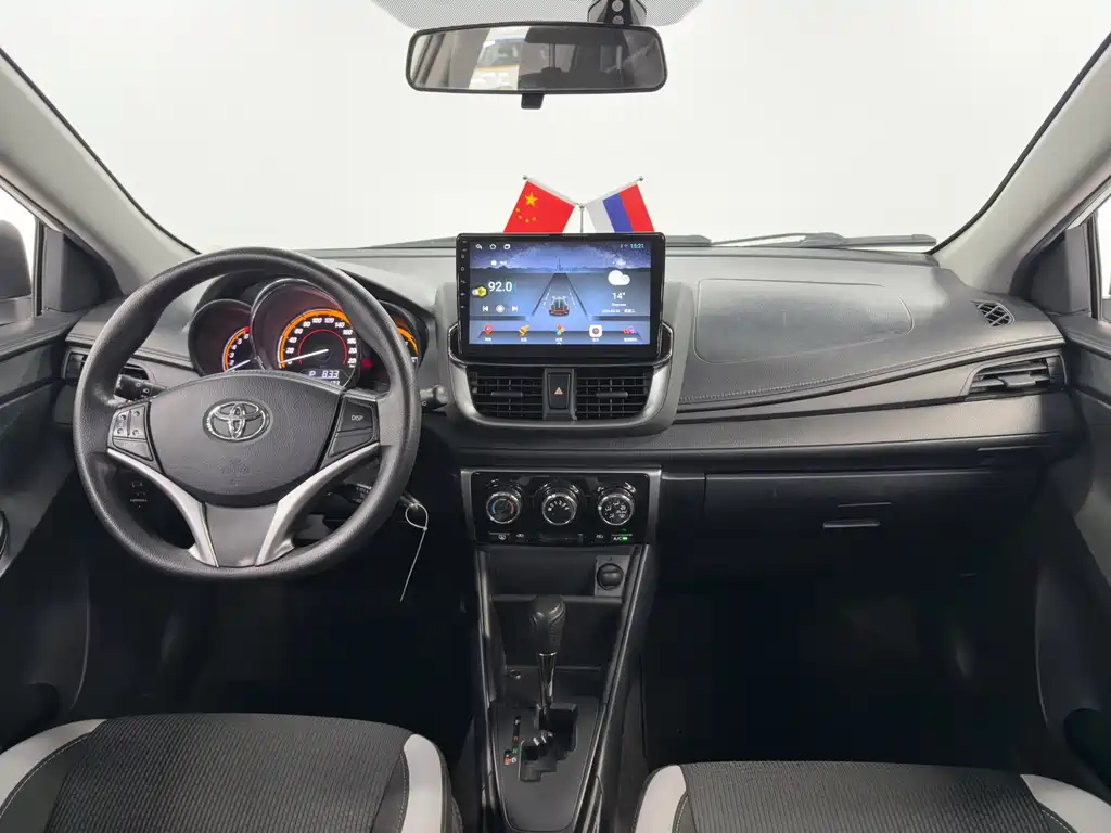 Toyota Yaris L 2022 — фото 12
