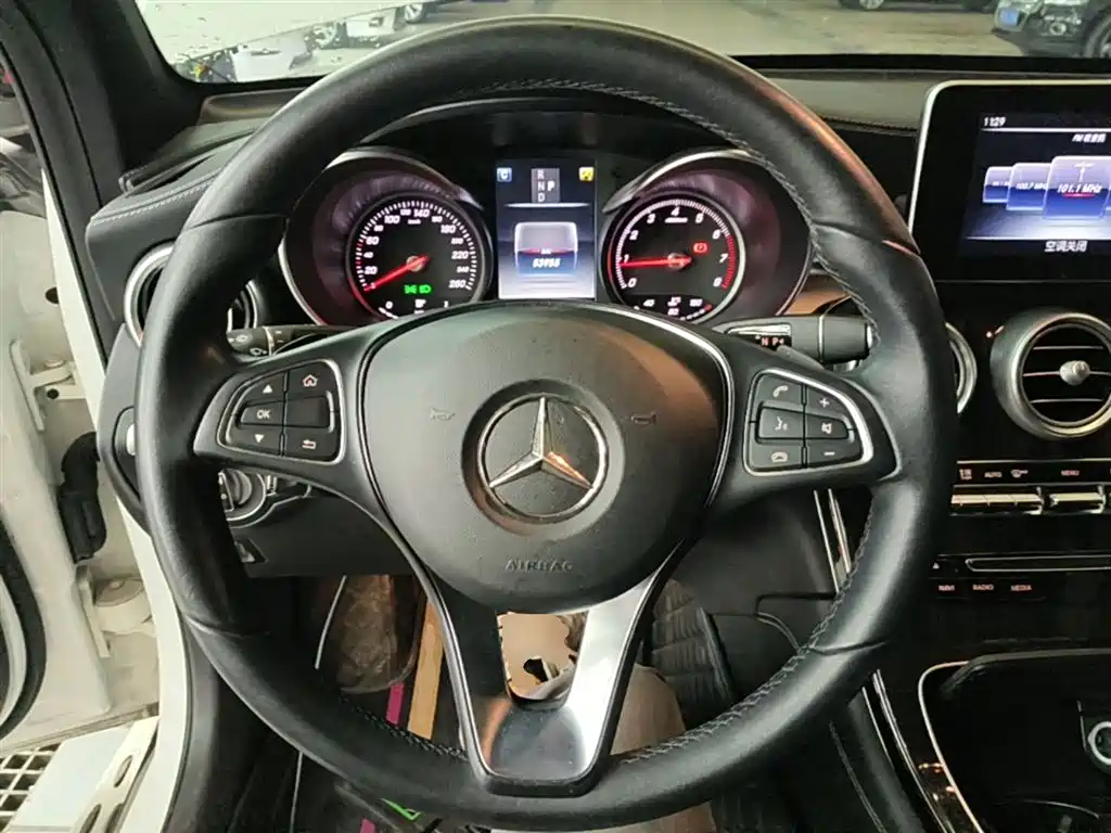 Mercedes-Benz GLC 2017 — фото 11