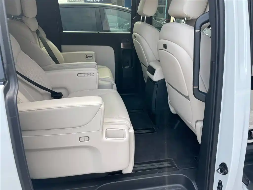 Li Auto Li MEGA 2025