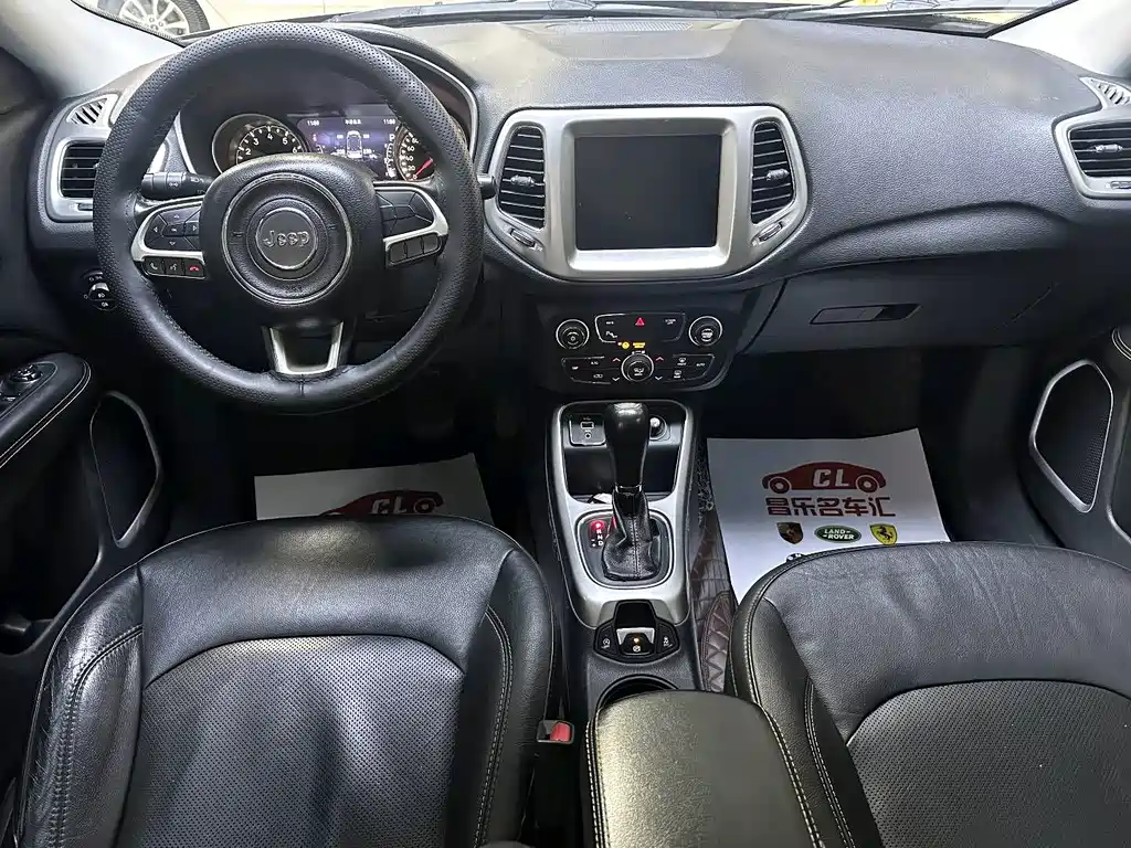 Jeep Compass 2018 — фото 10