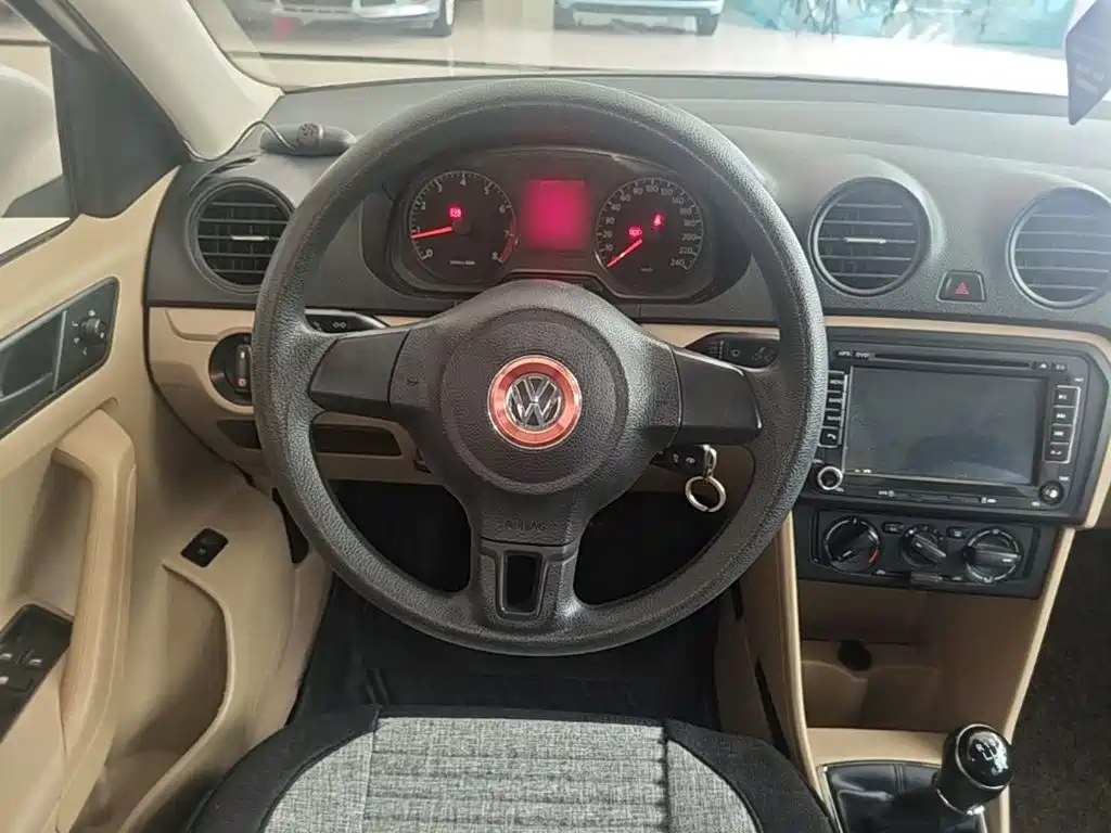 Volkswagen Jetta 2015 — фото 11