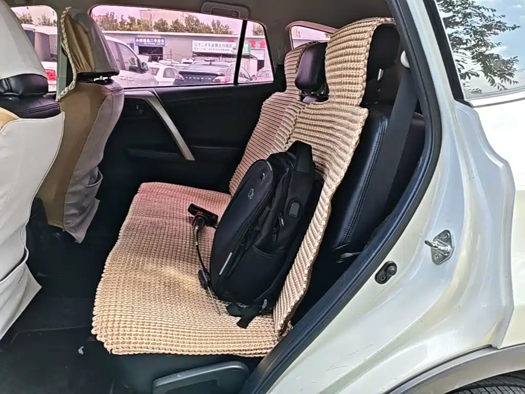 Toyota RAV4 2018 — фото 17