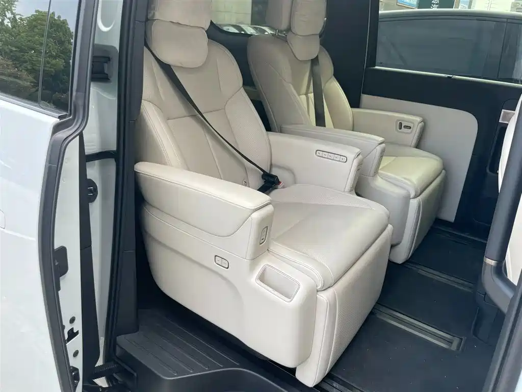 Li Auto Li MEGA 2025