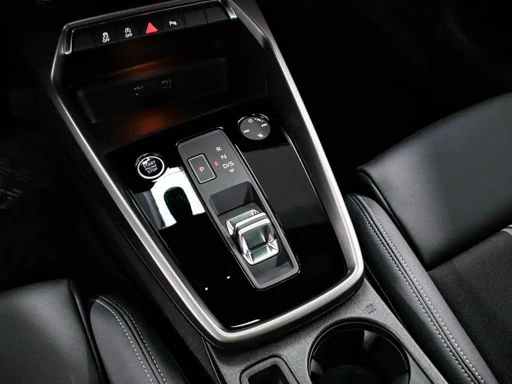 Audi A3 2023 — фото 11