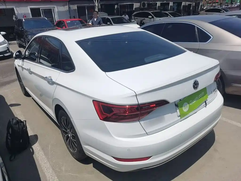 Volkswagen Sagitar 2020