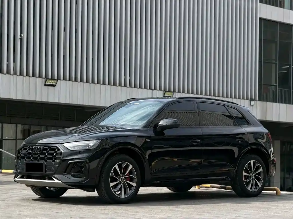 Audi Q5L 2023 — фото 1