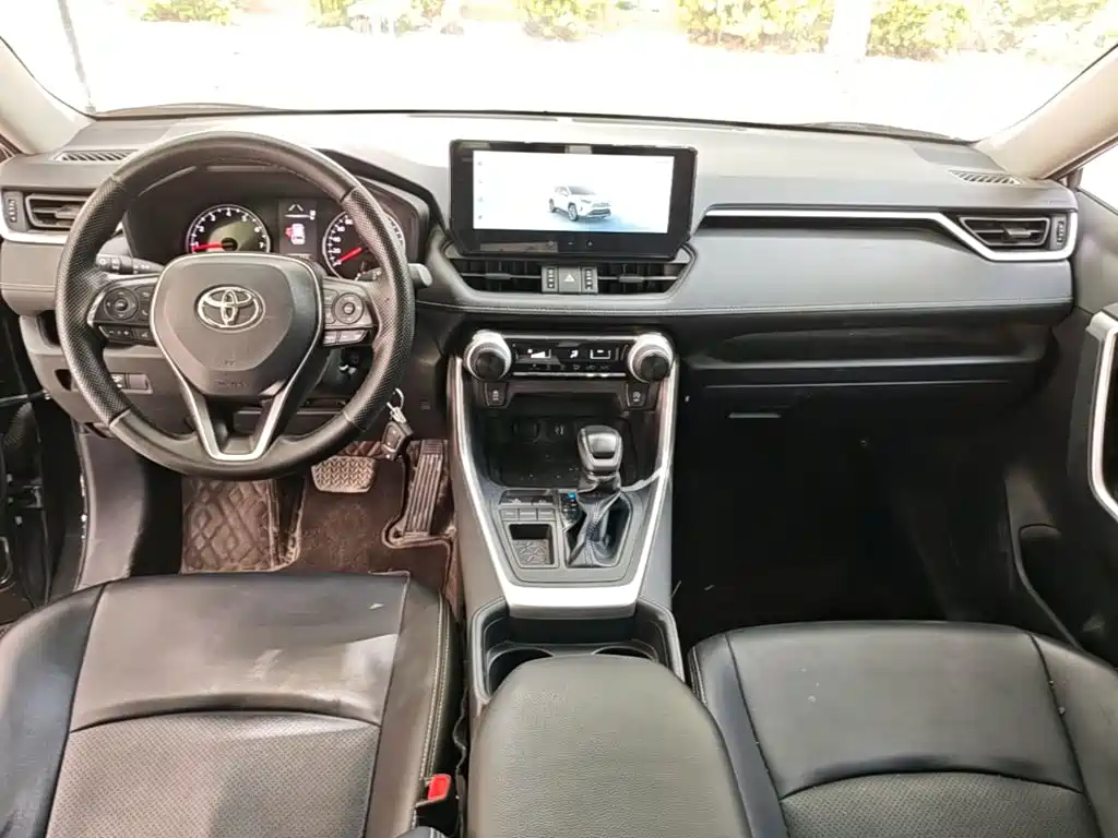 Toyota RAV4 2024 — фото 10