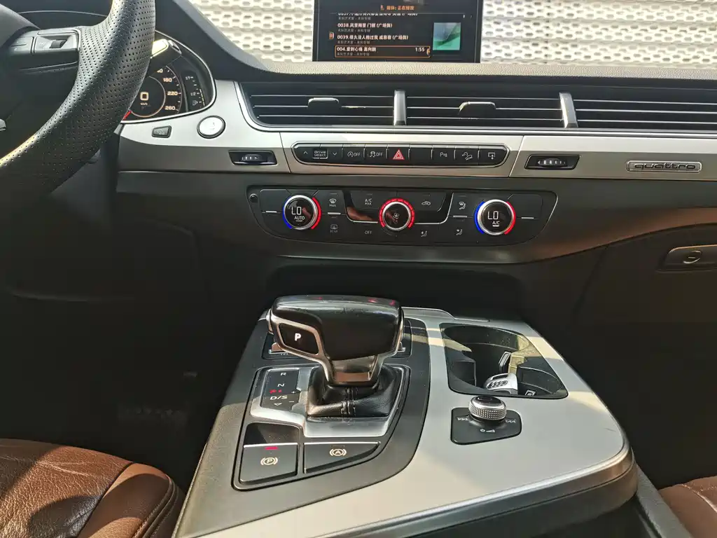 Audi Q7 2017 — фото 10