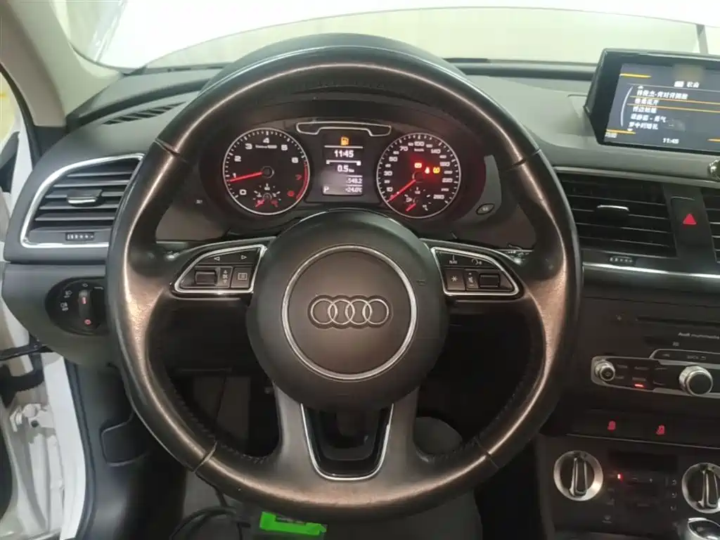 Audi Q3 2016 — фото 11