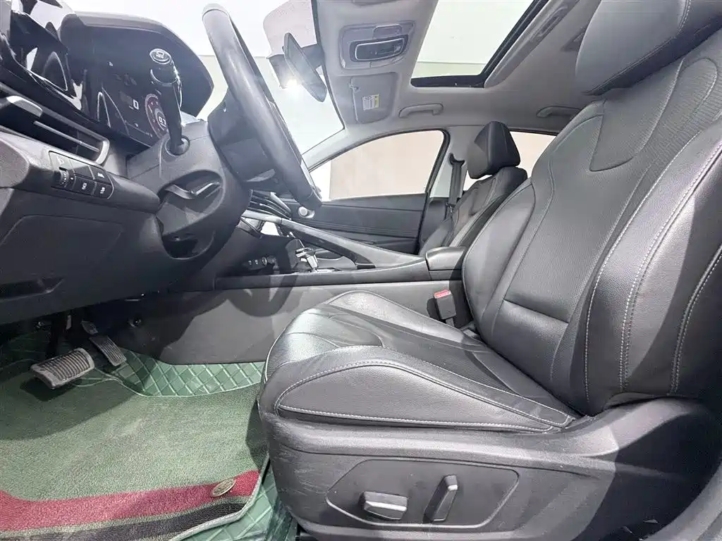 Hyundai Elantra 2023