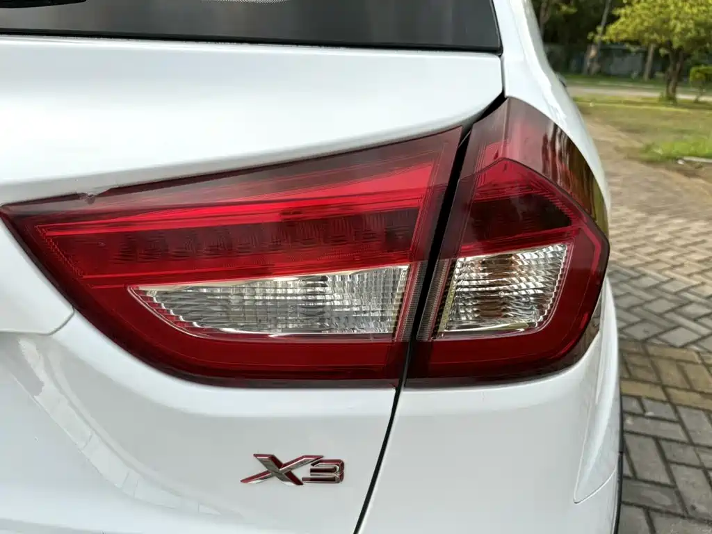 Geely Vision X3 2019 — фото 15