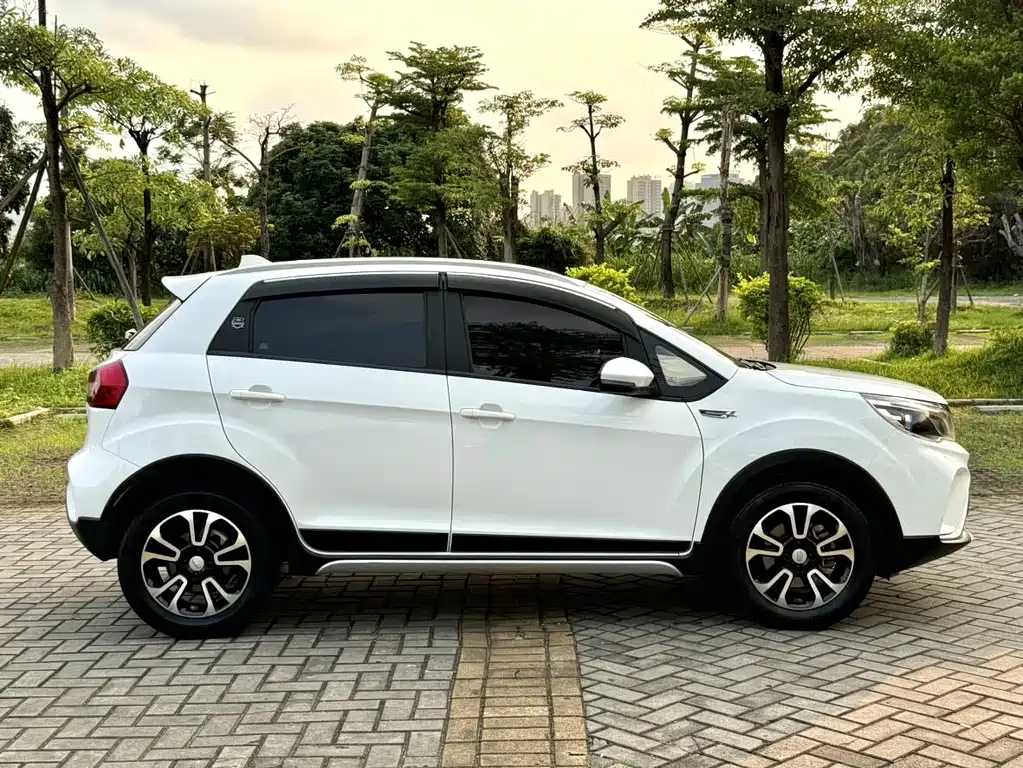 Geely Vision X3 2019 — фото 11