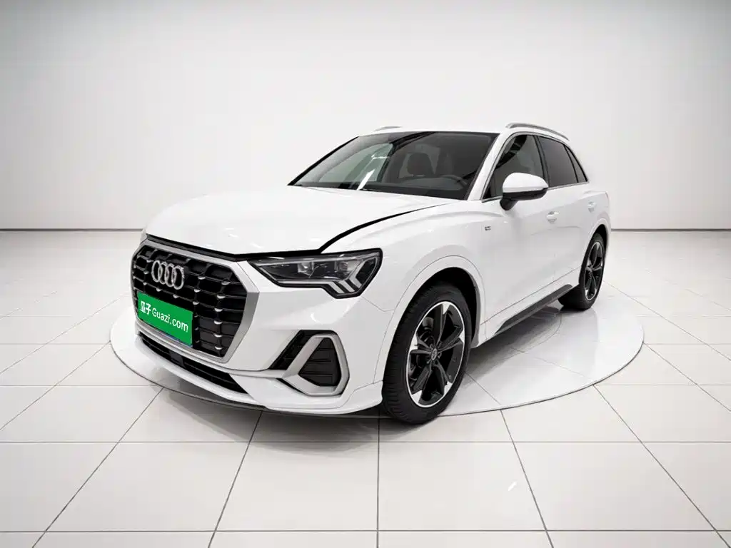 Audi Q3 2022 — фото 1
