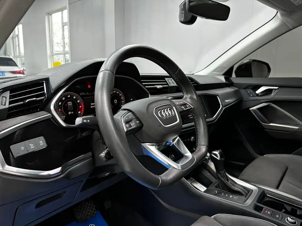 Audi Q3 2022 — фото 13