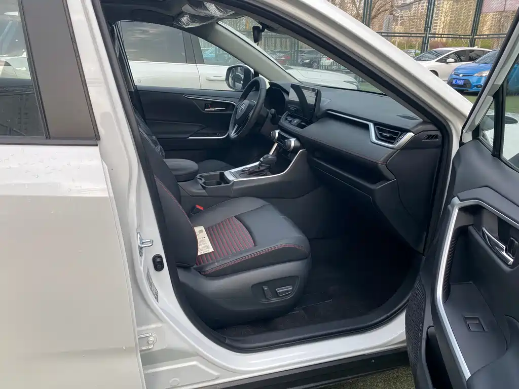 Toyota RAV4 Prime — фото 18