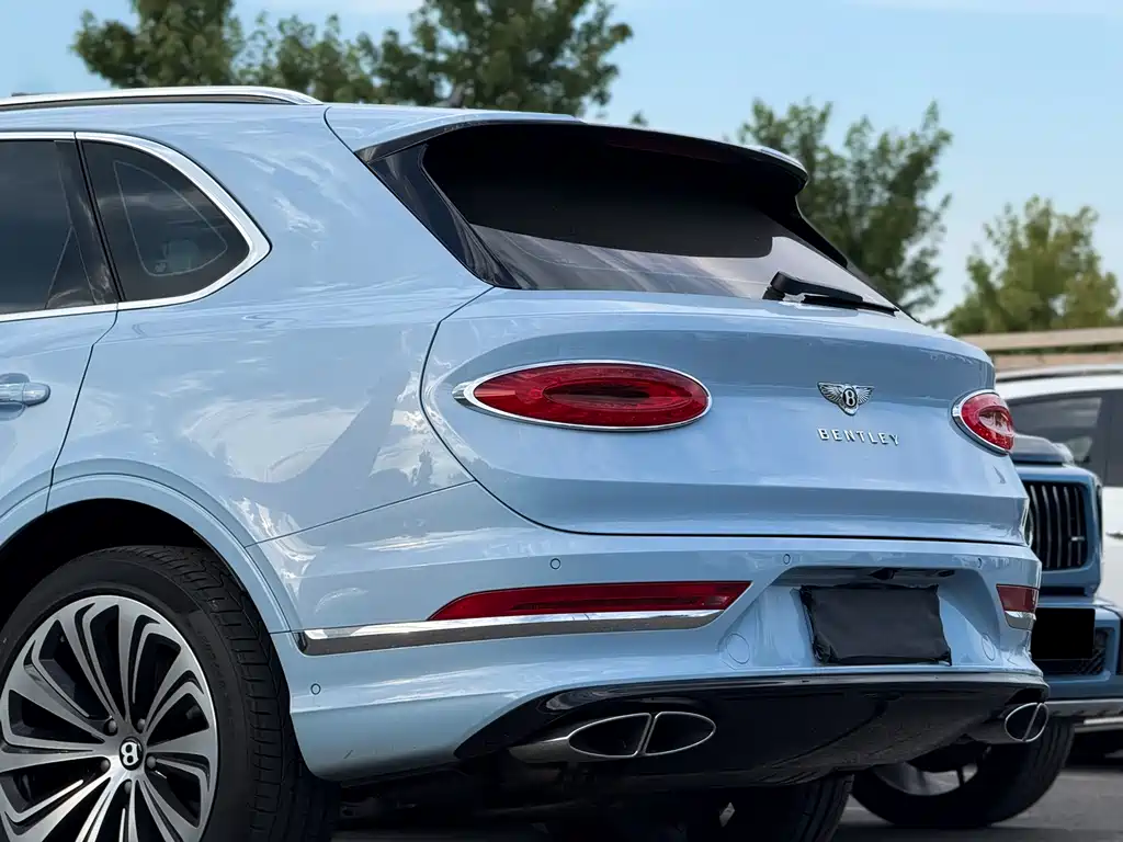 Bentley Bentayga 2021 — фото 16
