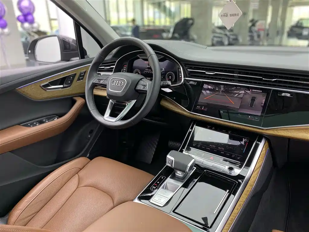Audi Q7 2023 — фото 14