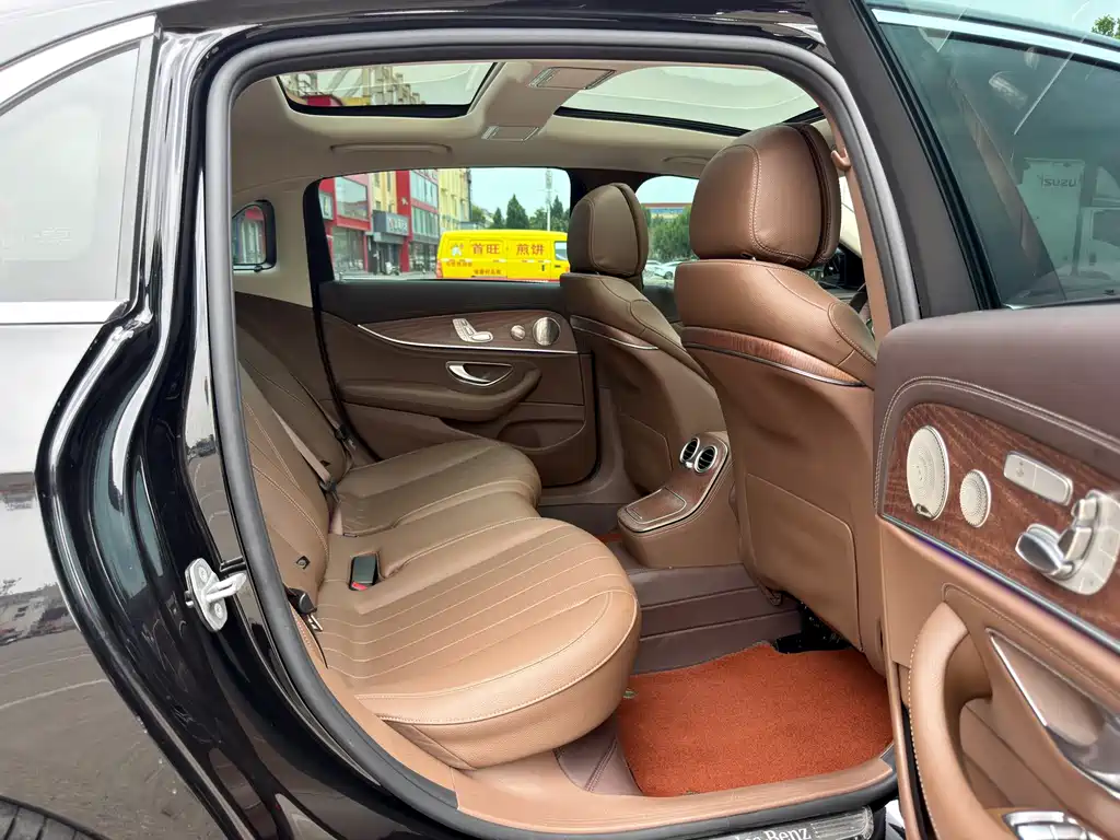 Mercedes-Benz E-Class 2023 — фото 10