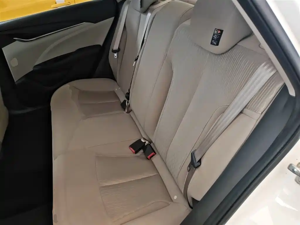 Buick Excelle 2015 — фото 17