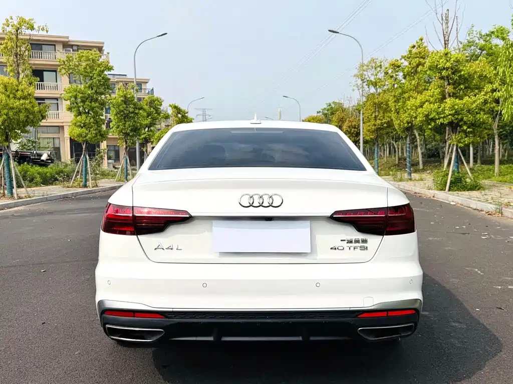 Audi A4L 2021 — фото 12