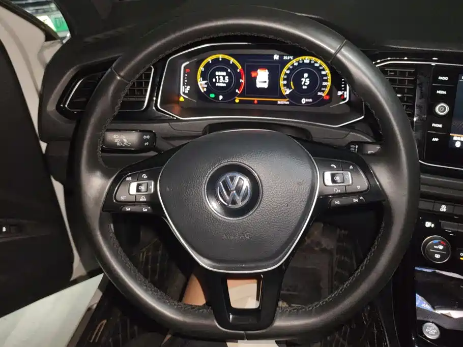 Volkswagen T-Roc 2018 — фото 15
