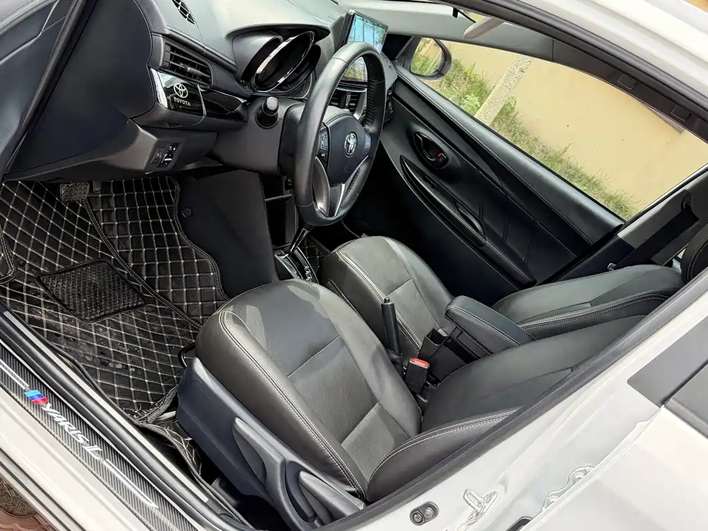 Toyota Yaris L 2022 — фото 10