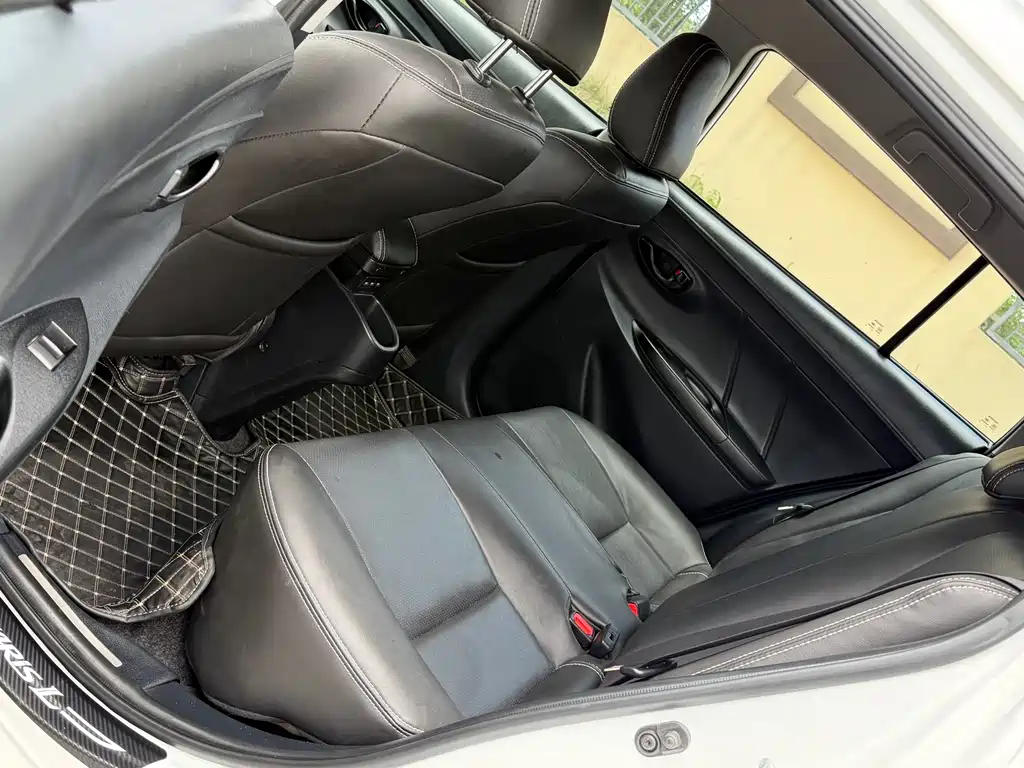 Toyota Yaris L 2022 — фото 11